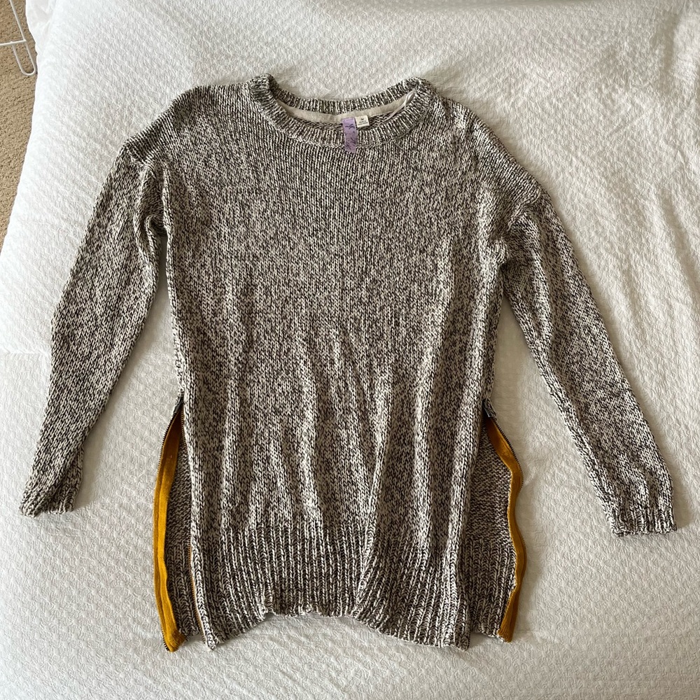 Alya Heathered Gray Sweater